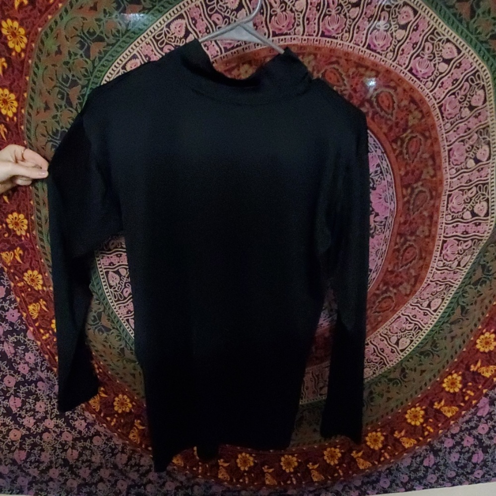Black under armor shirt